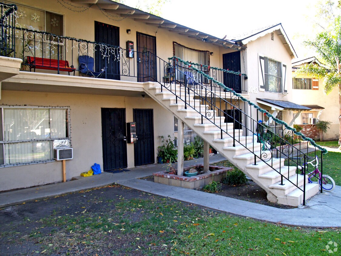Building Photo - 1042 W Porter Ave