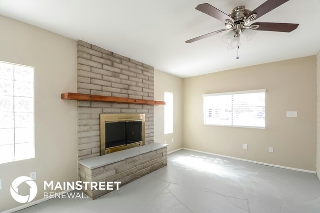 Building Photo - 1808 W Riverview St