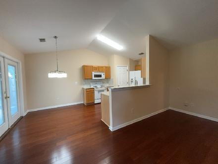 Building Photo - 118 Towering Pine Dr