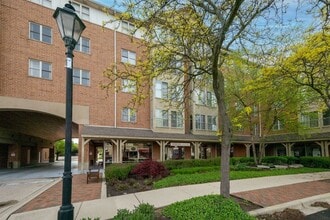 Building Photo - 100 Bokelman St