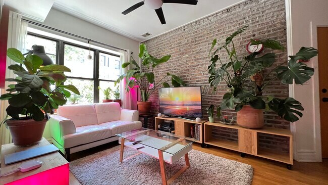 Foto del edificio - 1352 W Bryn Mawr Ave