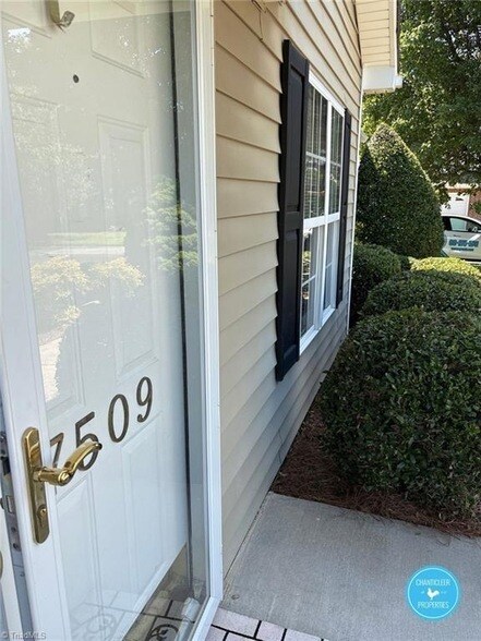 Foto del edificio - 7509 Riverside Ct