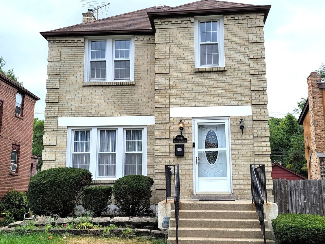 Primary Photo - 10047 S Claremont Ave