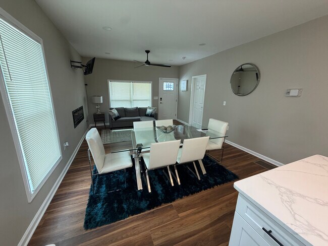 Foto del edificio - Room in Single Family Home on Bolton Rd NW