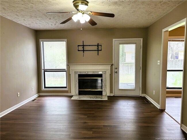 Building Photo - 1542 Londonderry Pl