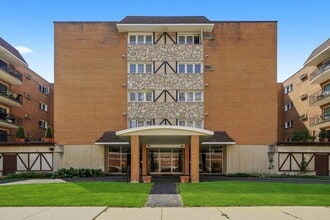 Building Photo - 1633 River St