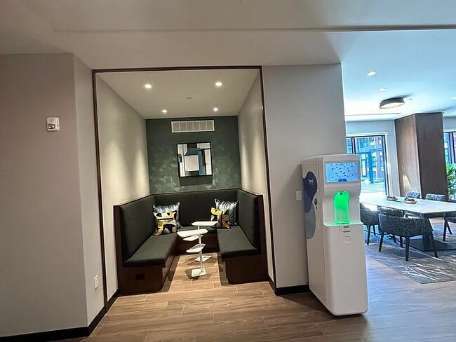 Foto del edificio - Toll Brothers apartment living communities combine