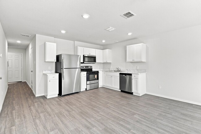 Building Photo - 3362 Northwestern Dr