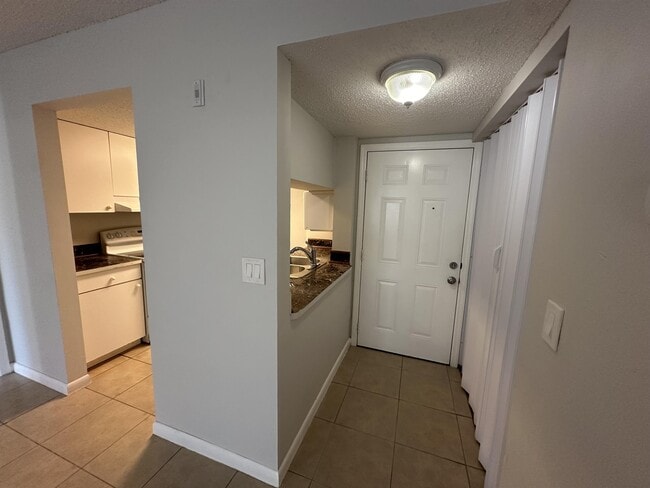 Building Photo - 3417 Winkler Ave