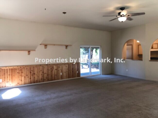 Building Photo - 501 Ridge View Dr