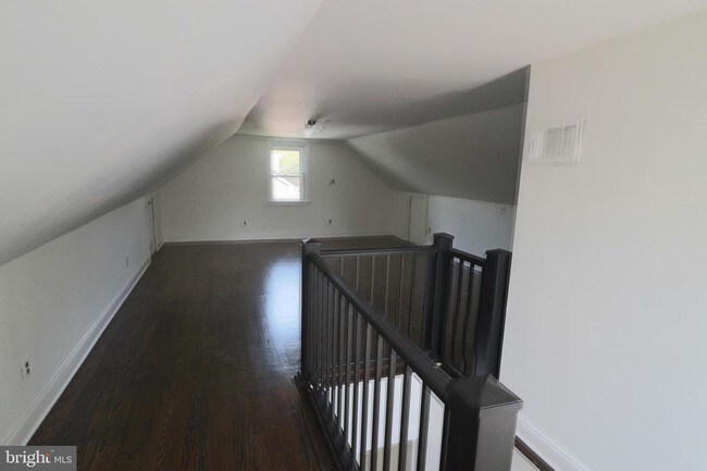Building Photo - 60 Lindale Ave