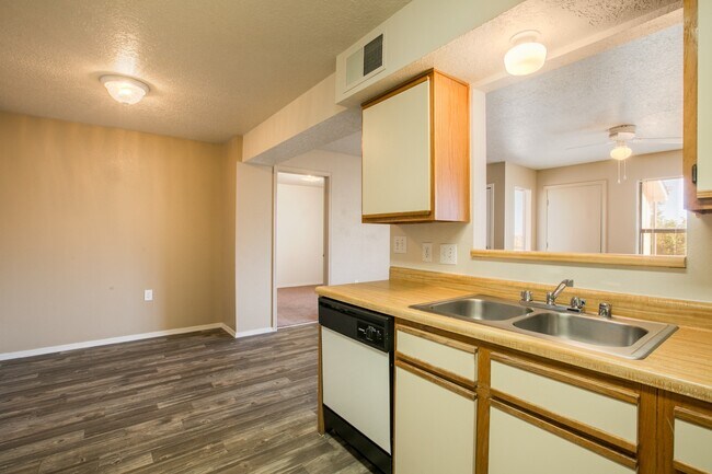 Crescent Ridge Apartments - 4