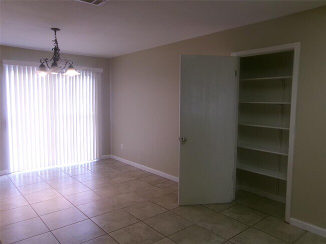 Foto del edificio - 17611 Wiseman Dr