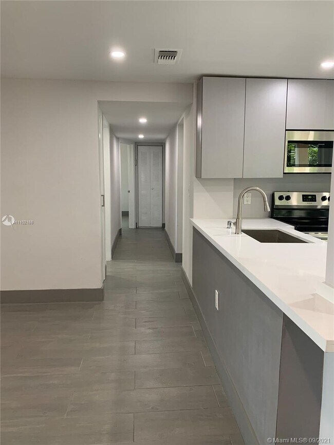 Foto del edificio - 3685 SW 3rd Ave