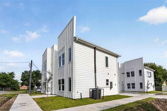 Foto del edificio - 4357 Elmwood St