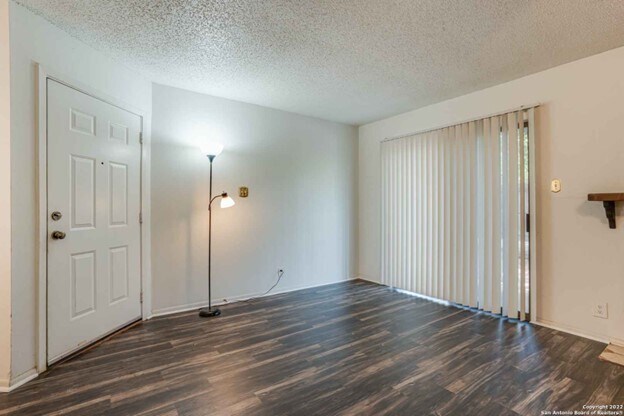 Foto del edificio - 1238 Silverway