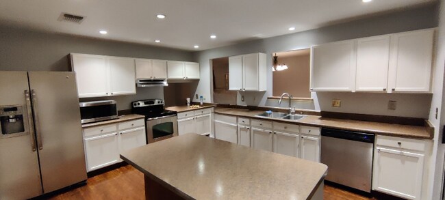 Foto del edificio - 9407 Moonlit Glade Rd