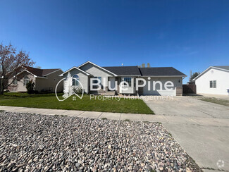 Building Photo - 3829 E Lorna Ave