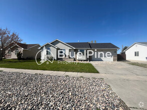 Building Photo - 3829 E Lorna Ave