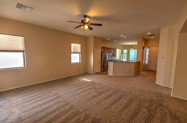 Foto del edificio - House For Rent