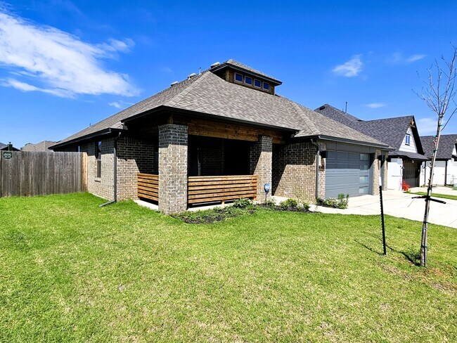 Building Photo - Gorgeous Luxury Home in Yukon, OK! HALF OF...