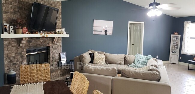Foto del edificio - 5856 Princeton Dr