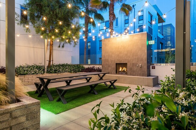 Building Photo - Runway Playa Vista