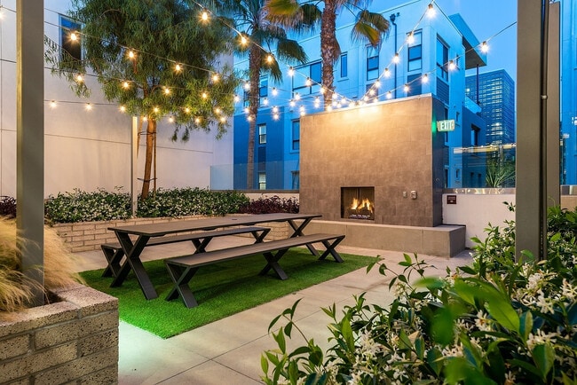 Building Photo - Runway Playa Vista