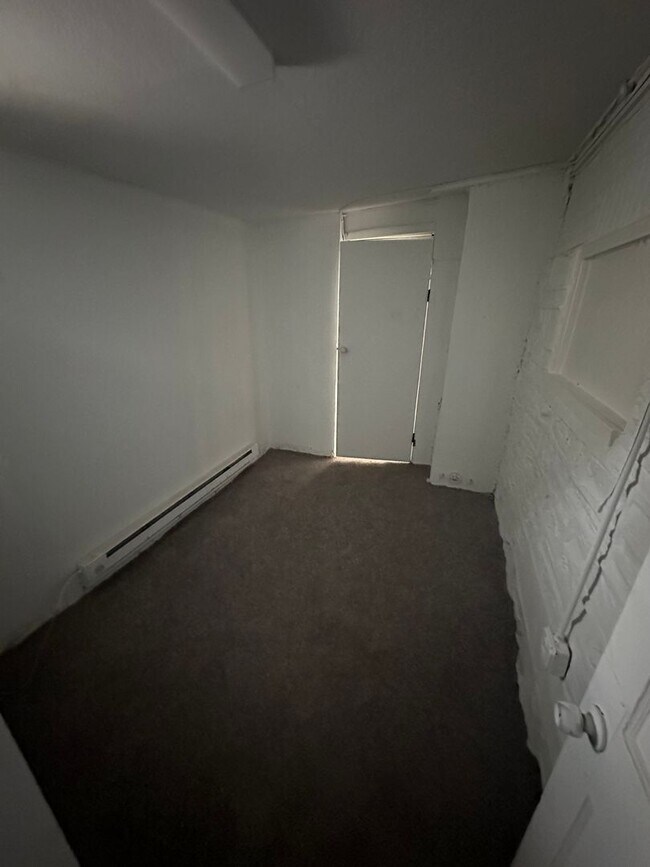 Foto del edificio - 445 Croyden Rd