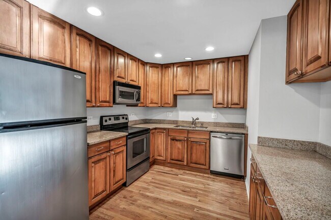 Building Photo - 5400 Astor Ln