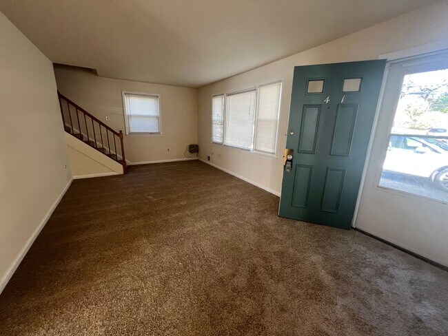 Building Photo - Cozy 4 BR/2.5 BA Single-Family Home in Col...