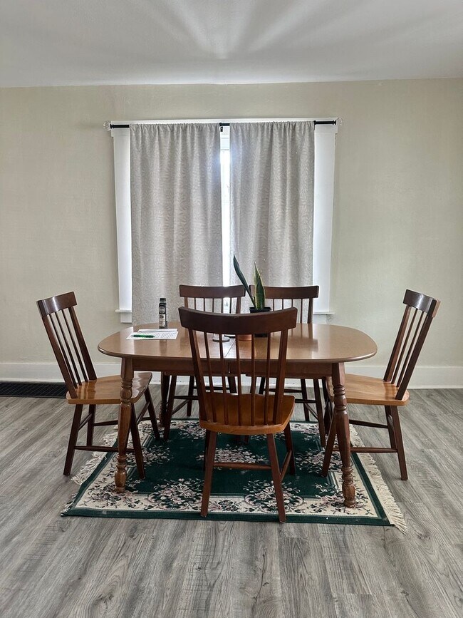 Foto del edificio - 1122 E Dunklin St