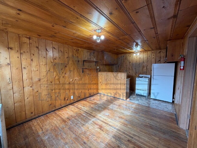 Building Photo - 407 1/2 S 5th St