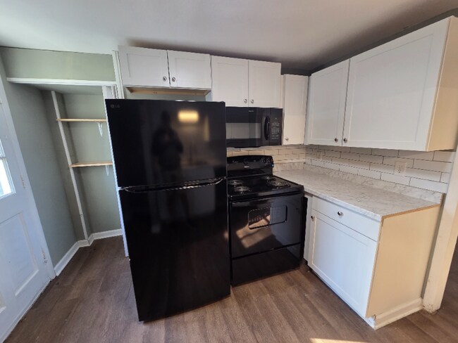 Foto del edificio - 2422-2424-2424 Tinnell Ct