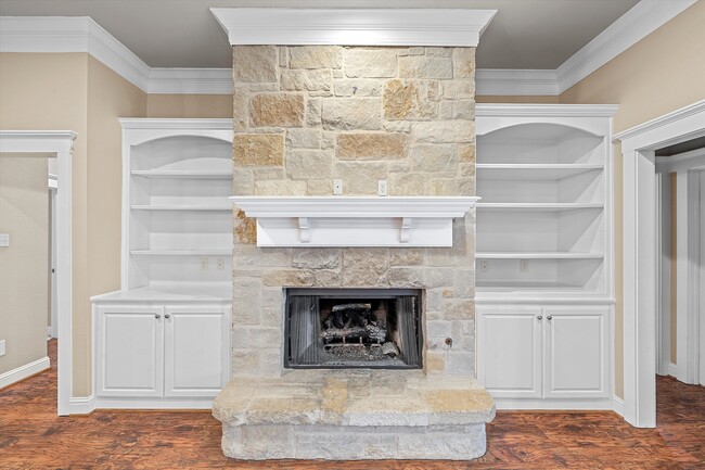 Building Photo - 15008 Dripping Springs Ct
