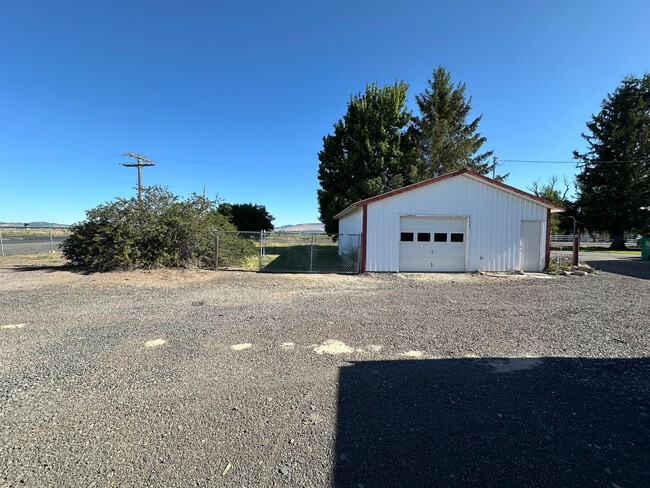 Building Photo - 5842 Henley Rd