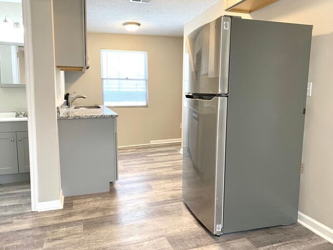 Building Photo - 719 Elder St