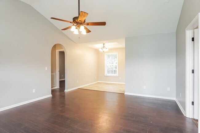 Foto del edificio - 18372 Peyton Ln