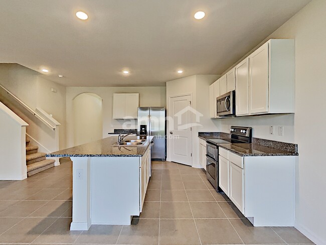 Building Photo - 2840 Greenleaf Ter