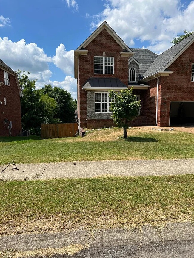 Photo - 109 Fieldcrest Cir (Hendersonville, TN) House