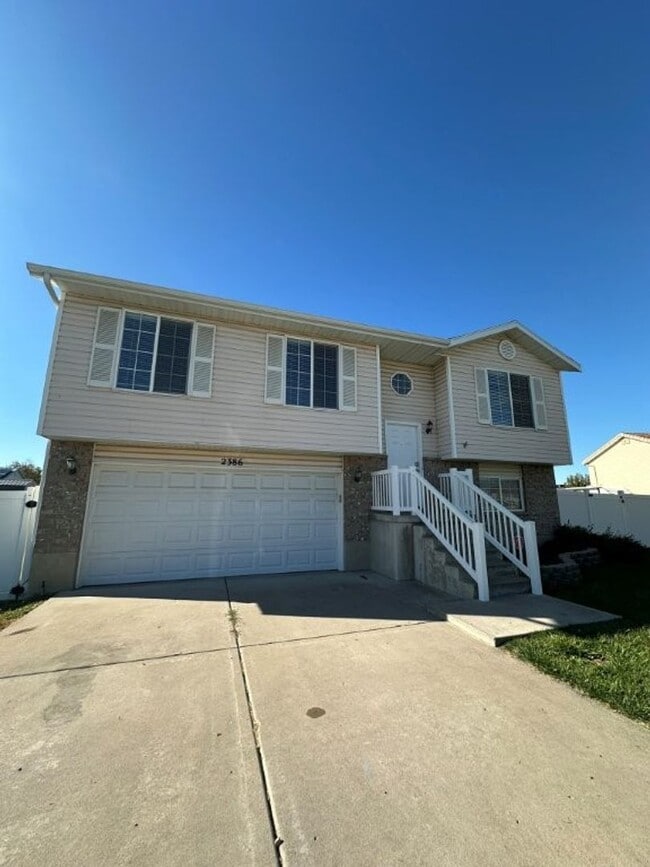 Building Photo - 2386 S 2830 W