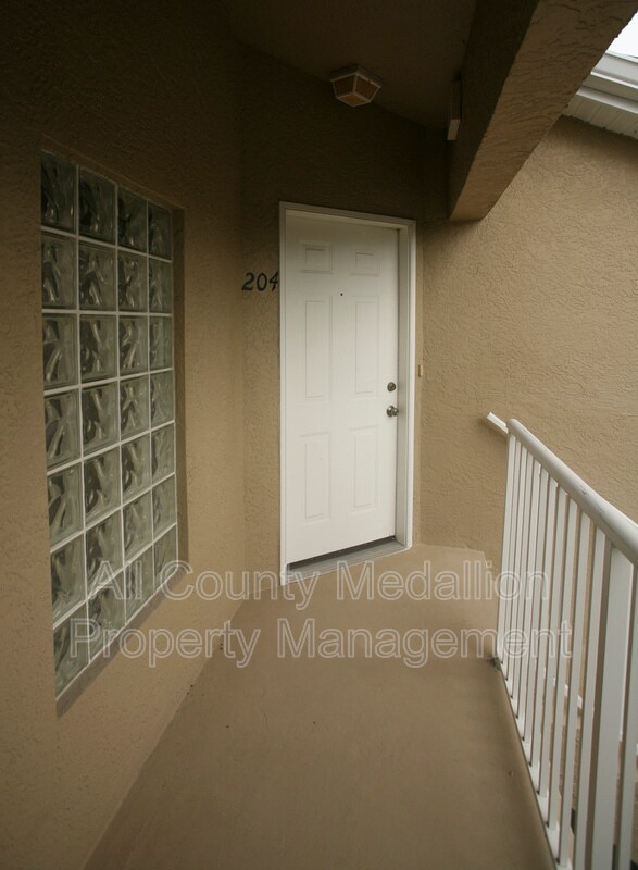 Foto del edificio - 12131 Summergate Cir