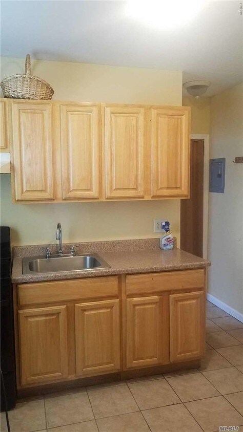 Foto del edificio - 21820 Merrick Blvd