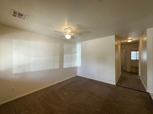 Foto del edificio - 2 bedroom 2 bathroom duplex available for ...