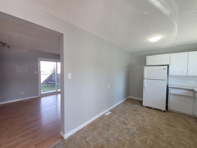 Building Photo - 2531-2135 135 Ave NW