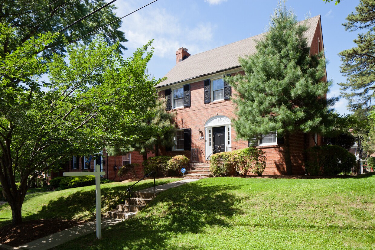 Primary Photo - 1667 Primrose Rd NW