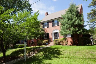 Building Photo - 1667 Primrose Rd NW