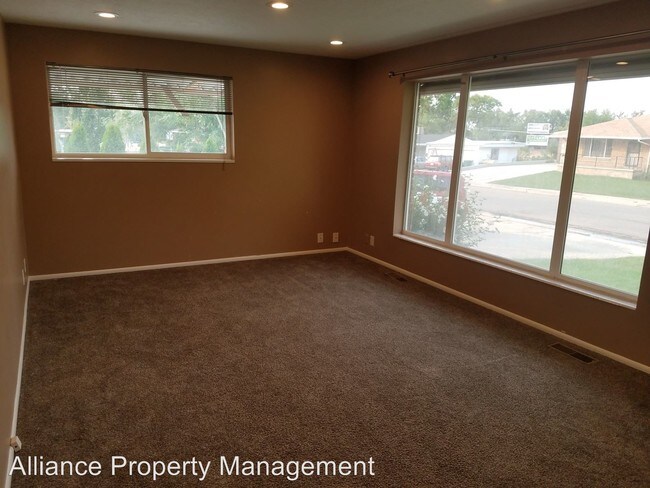 Foto del edificio - 5 br, 2.5 bath House - 332 Owens St.
