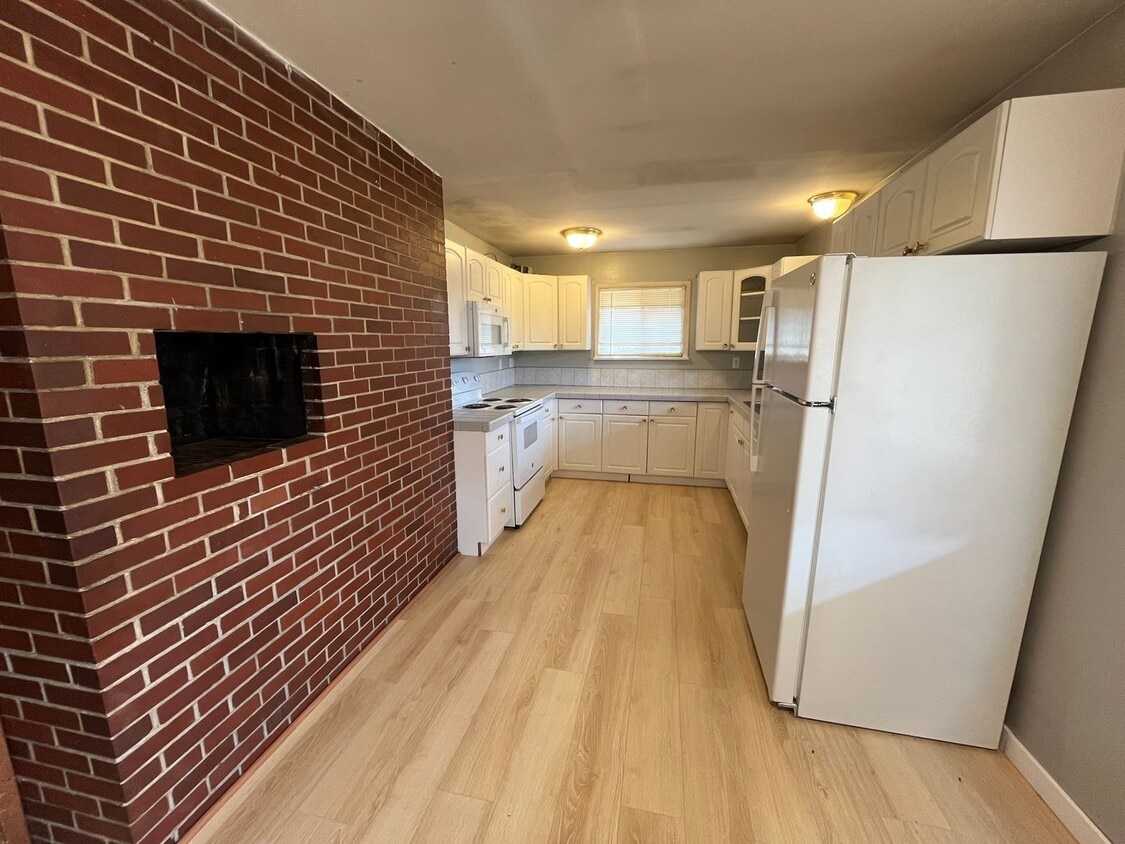 Building Photo - 16202 Larch Way