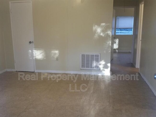 Building Photo - 1 Twin Springs Dr